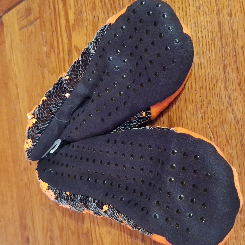 Halloween Pumpkin Slippers - Picture 4 of 4